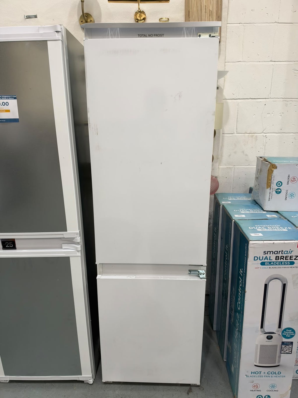 Hotpoint Integrated Total No Frost 70/30 Fridge Freezer with Ultra Fresh Zone+