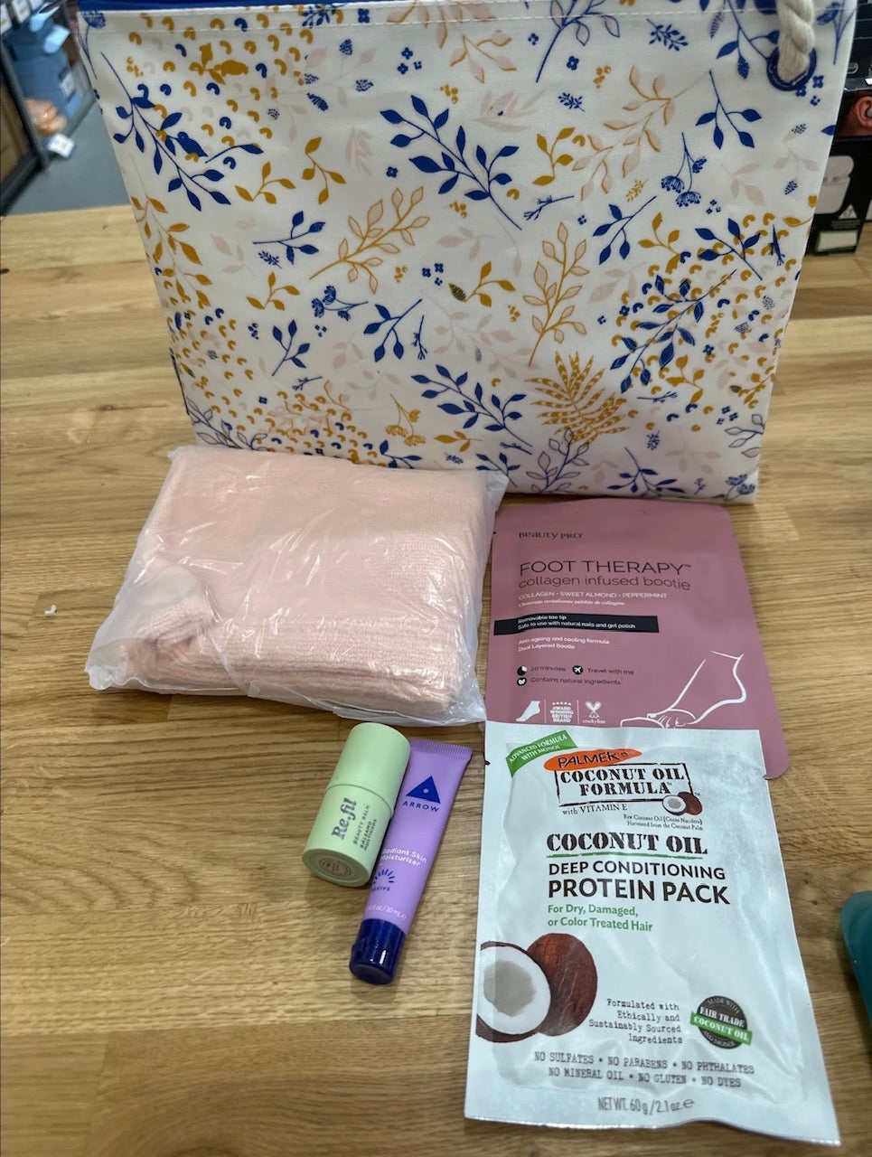 Beauty Bundle of 11 Items with Washer Bag